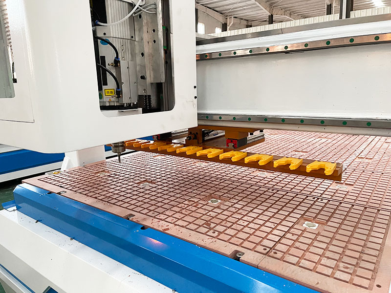 3D數(shù)控木工雕刻機(jī)帶自動(dòng)換刀和第四軸旋轉(zhuǎn)工作臺