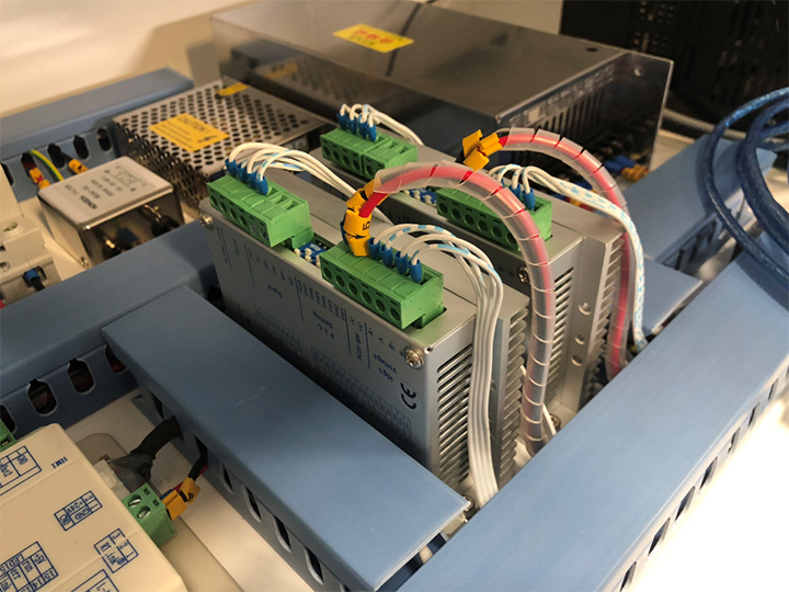 臺式激光切割機(jī)的精密驅(qū)動器