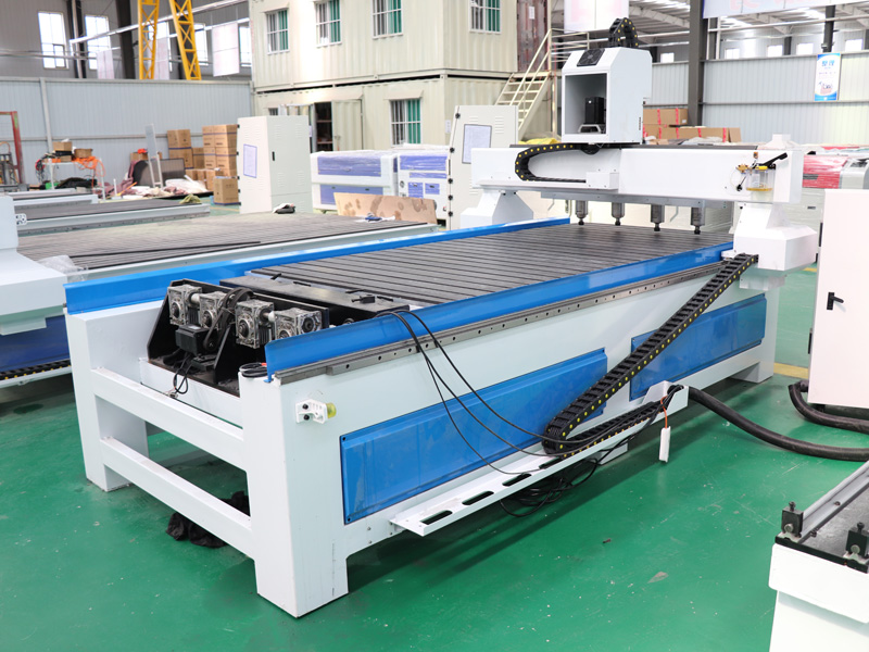 多頭四軸旋轉3D數控木雕機