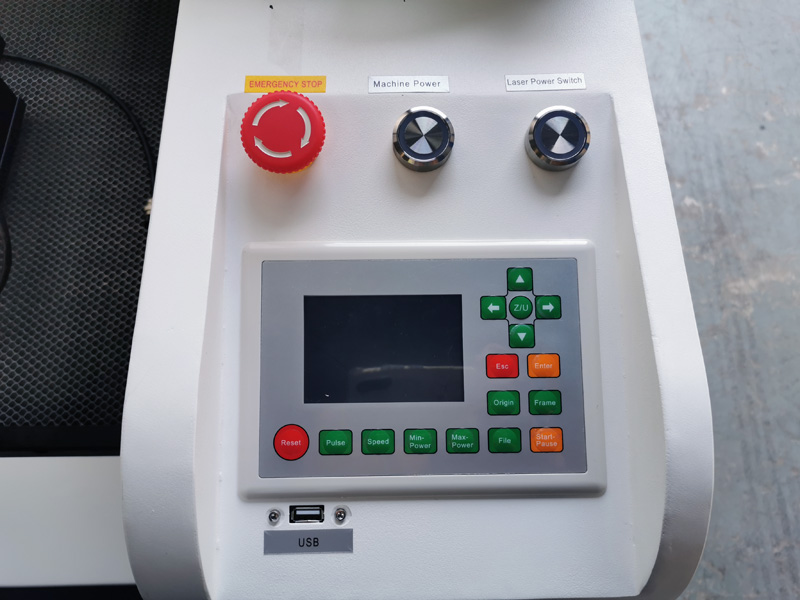 2025熱銷品 CO2 帶旋轉(zhuǎn)附件的激光雕刻機(jī)