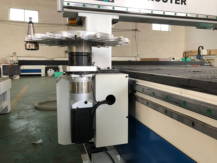 用于家具制造的專業(yè)數(shù)控木雕機(jī)