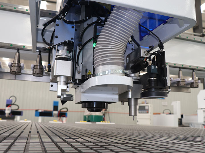 2025年最佳自動(dòng)換刀數(shù)控雕刻刻機(jī)與振動(dòng)刀切割機(jī)