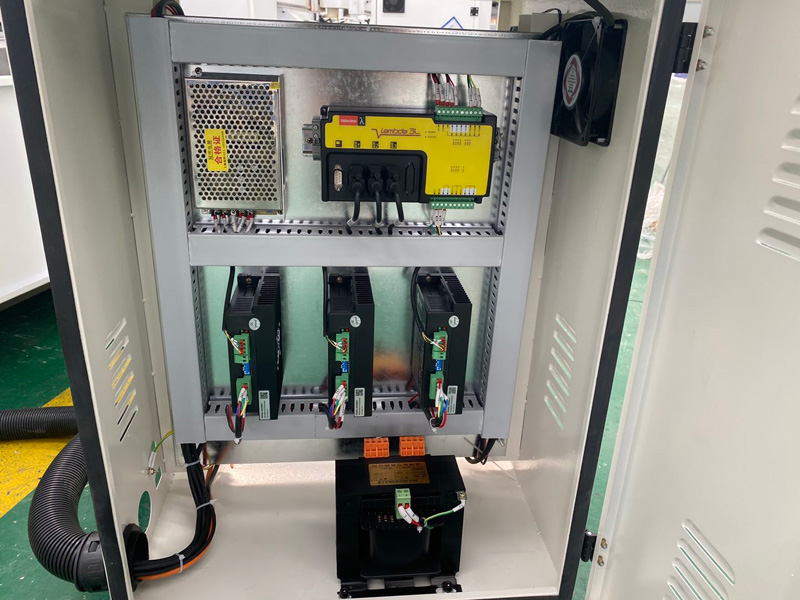 用于金屬銑削、雕刻和鉆孔的數控銑床