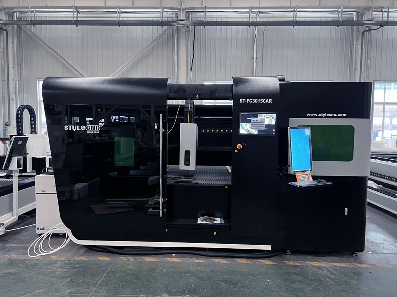 ST-FC3015GAR 金屬兩用光纖激光切割機(jī)