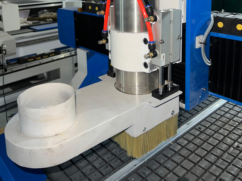 適合初學(xué)者的帶換刀裝置的4x4數(shù)控雕刻機(jī)工作臺(tái)套件