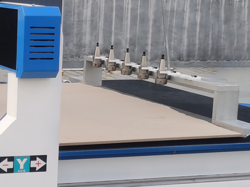 適合初學(xué)者的帶換刀裝置的4x4數(shù)控雕刻機(jī)工作臺(tái)套件