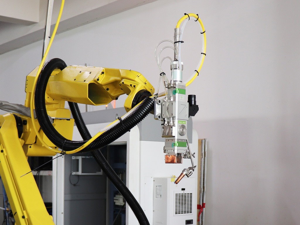 全自動(dòng)智能 3D 工業(yè)激光焊接機(jī)器人出售