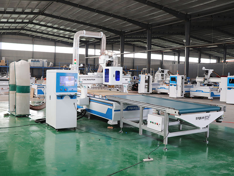 智能全自動數(shù)控木工開料機 - 板式家具定制