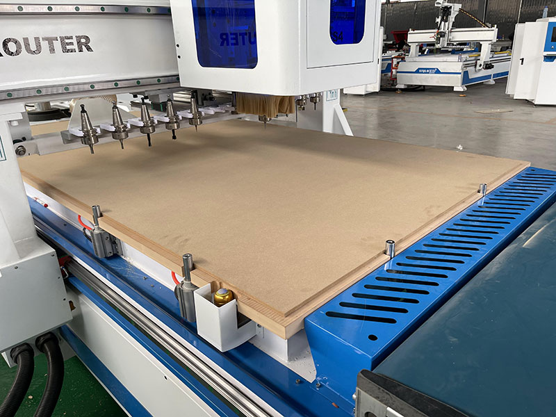 智能全自動數(shù)控木工開料機 - 板式家具定制