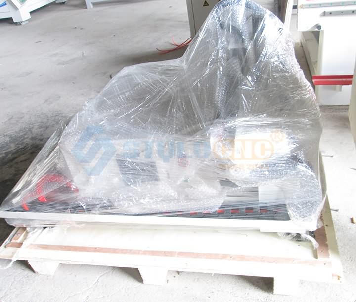 適合小型企業(yè)的迷你臺(tái)式數(shù)控雕刻機(jī)內(nèi)包裝