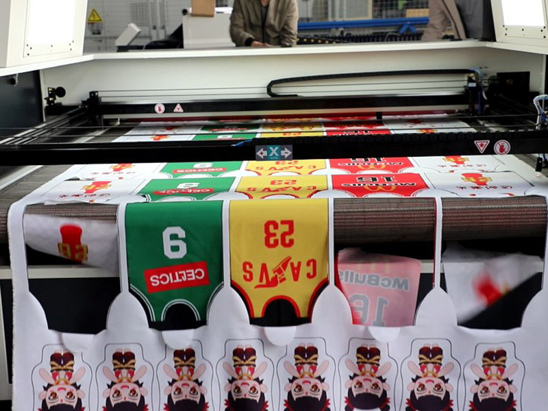 用于汽車(chē)內(nèi)飾項(xiàng)目的激光織物切割機(jī)