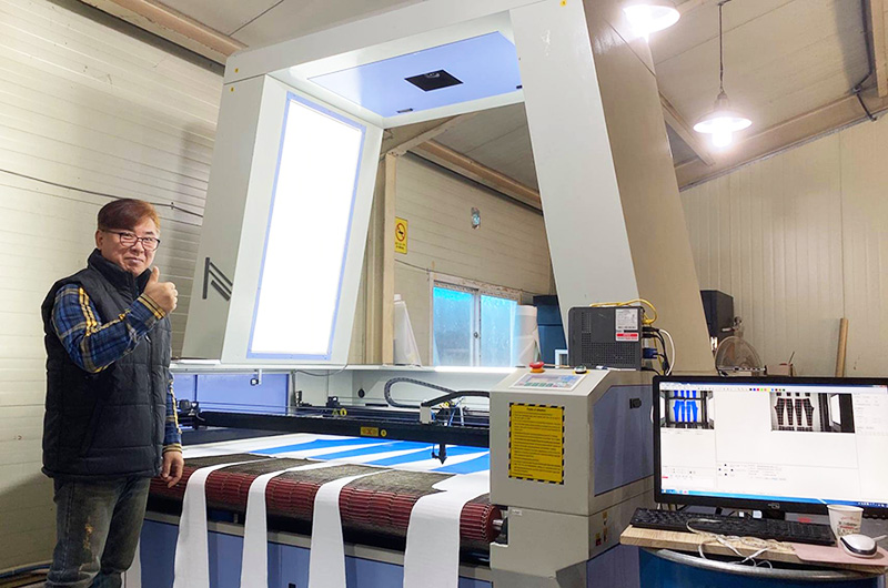 用于皮革切割項(xiàng)目的織物激光切割機(jī)