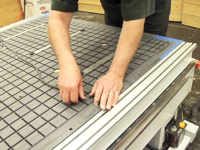 為什么數(shù)控木工雕刻機(jī)工作臺(tái)吸力不足？