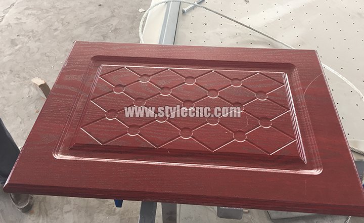 用于定制櫥柜門(mén)制作的木工數(shù)控機(jī)床