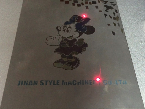 不銹鋼名片上的激光標(biāo)記顏色