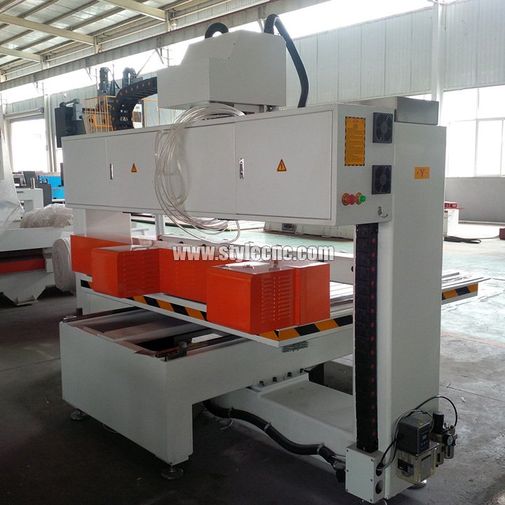 帶四軸旋轉(zhuǎn)的數(shù)控雕刻機