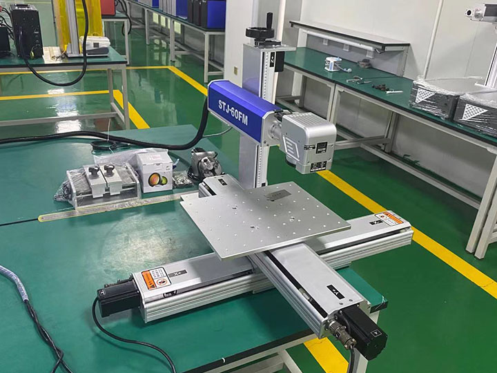 2025年最佳預(yù)算光纖激光雕刻機(jī)，帶 XY 移動(dòng)工作臺