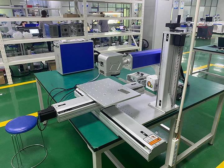 2025年最佳預(yù)算光纖激光雕刻機(jī)，帶 XY 移動(dòng)工作臺