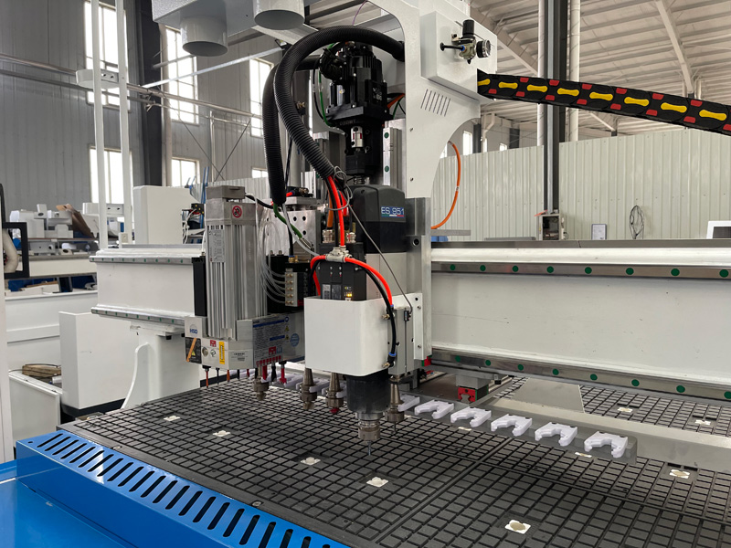 用于定制櫥柜制造的智能嵌套數(shù)控雕刻機(jī)