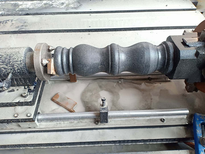 直排式自動(dòng)換刀石材數(shù)控雕刻機(jī)出售