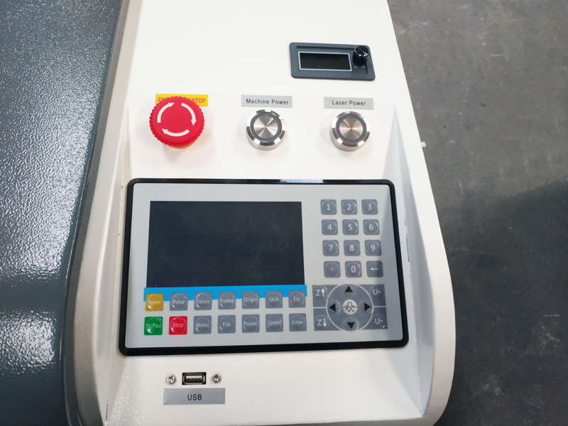 價(jià)格實(shí)惠的激光雕刻機(jī)，適用于皮革、織物、紙張、牛仔褲