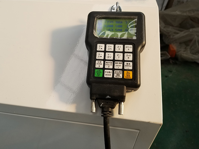 用于經(jīng)濟(jì)型數(shù)控雕刻機(jī)工作臺(tái)的 DSP 控制器