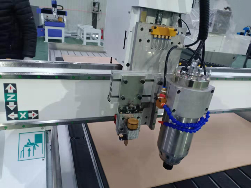 4x8 玻璃切割和雕刻數(shù)控雕刻機(jī)出售