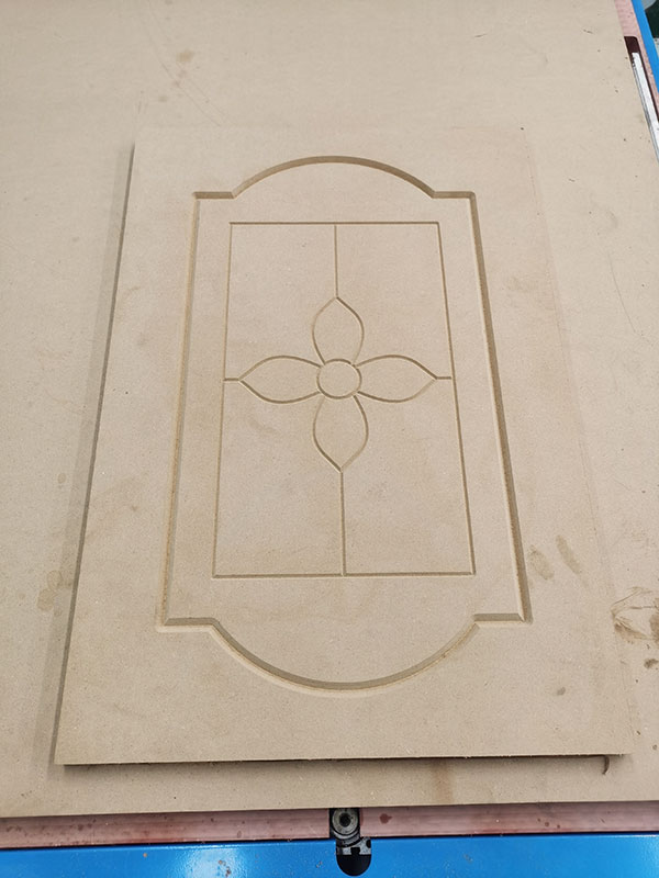 適用于木門項(xiàng)目的自動(dòng)換刀數(shù)控雕刻機(jī)