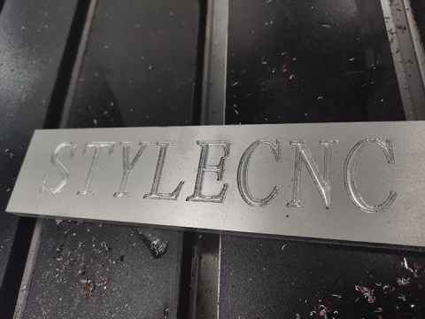 用于金屬標(biāo)牌制作的自動(dòng)數(shù)控銑床 用于金屬標(biāo)牌制作的自動(dòng)數(shù)控銑床