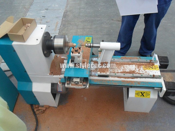 迷你臺(tái)式木工車(chē)床，適用于小型木制工藝品和藝術(shù)品