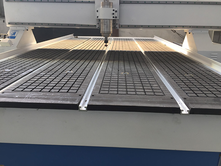 旋轉(zhuǎn)數(shù)控雕刻機(jī)的真空和 T 型槽工作臺