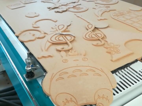 用于中密度纖維板切割的三軸數控機床