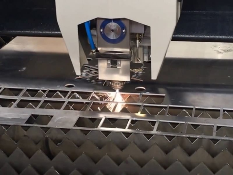 1000W IPG 光纖激光金屬切割機(jī)，適用于 3 毫米鋁板