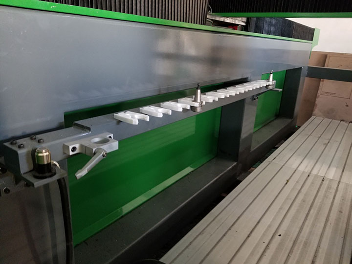 適用于四軸 EPS數(shù)控雕刻機(jī)的線性自動換刀刀庫