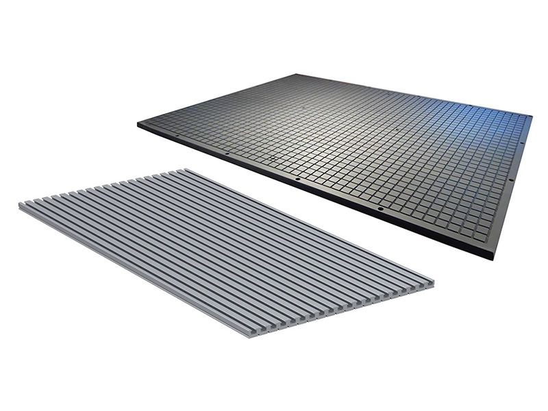 如何選擇數(shù)控雕刻機(jī)的真空工作臺和T型槽工作臺？