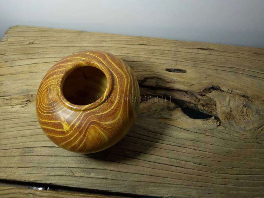 采用數(shù)控木工車床進(jìn)行 Cudrania Tricuspidata 木罐車削項(xiàng)目