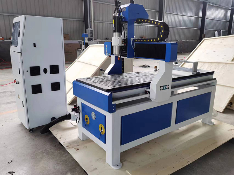 適合家庭使用的帶換刀裝置的小型臺式數(shù)控雕刻機