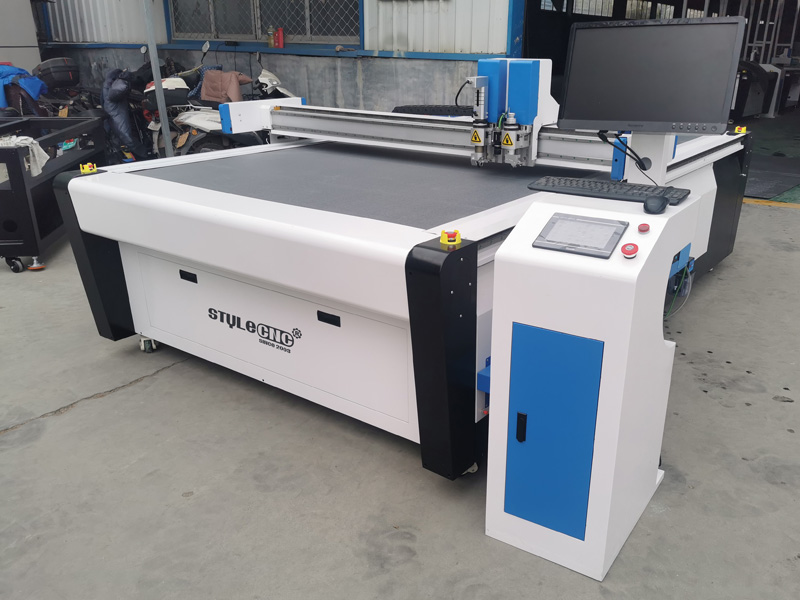 2025年最暢銷的自動數(shù)控紙板切割機