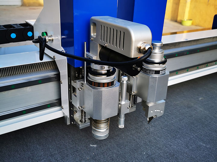 2025年最暢銷的自動數(shù)控紙板切割機