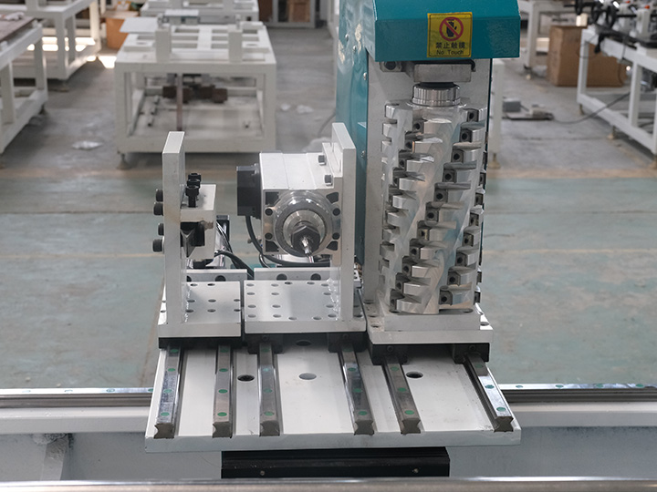 帶自動(dòng)送料器的多功能數(shù)控木工車床