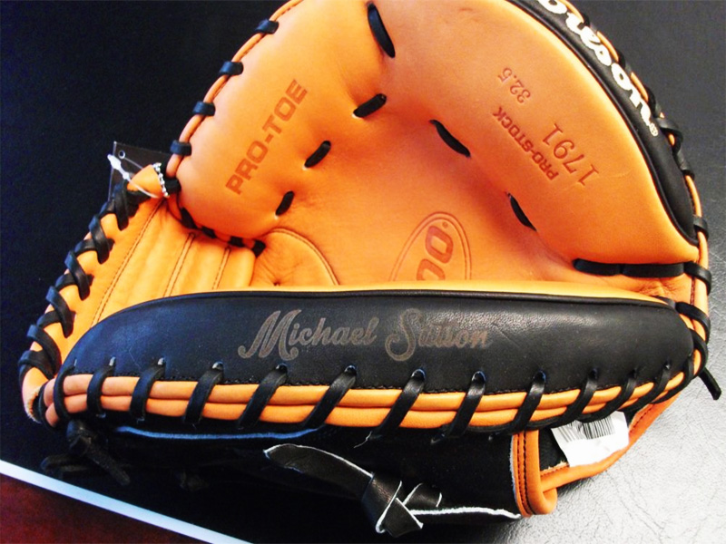 激光雕刻個(gè)性化皮革棒球手套