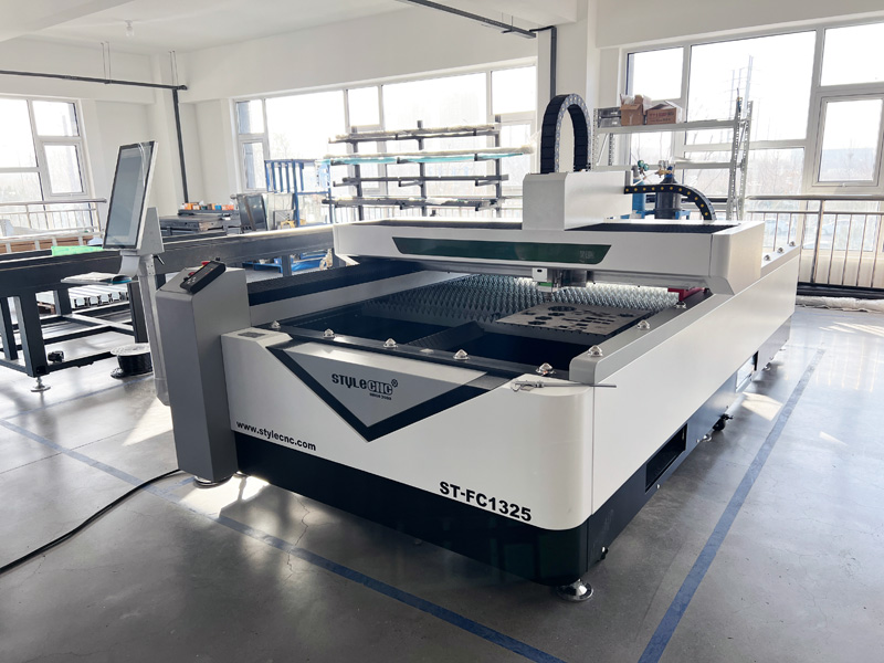 ST-FC1325 4x8 光纖激光不銹鋼切割機(jī)