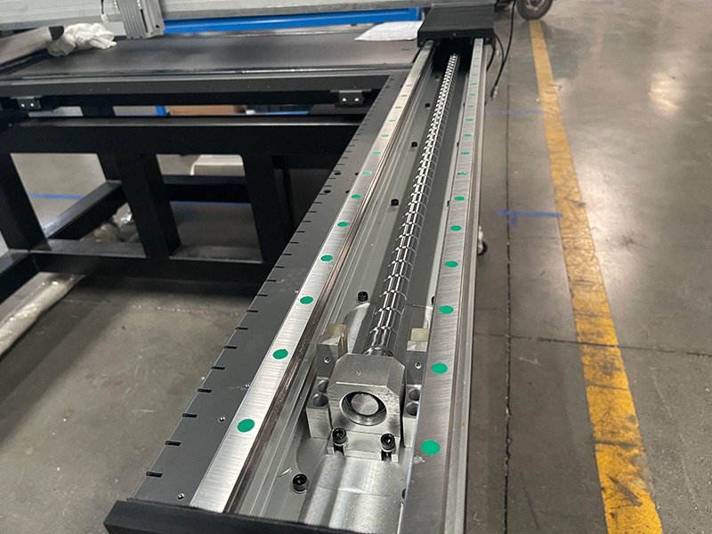 雙導(dǎo)軌、研磨滾珠絲杠傳動