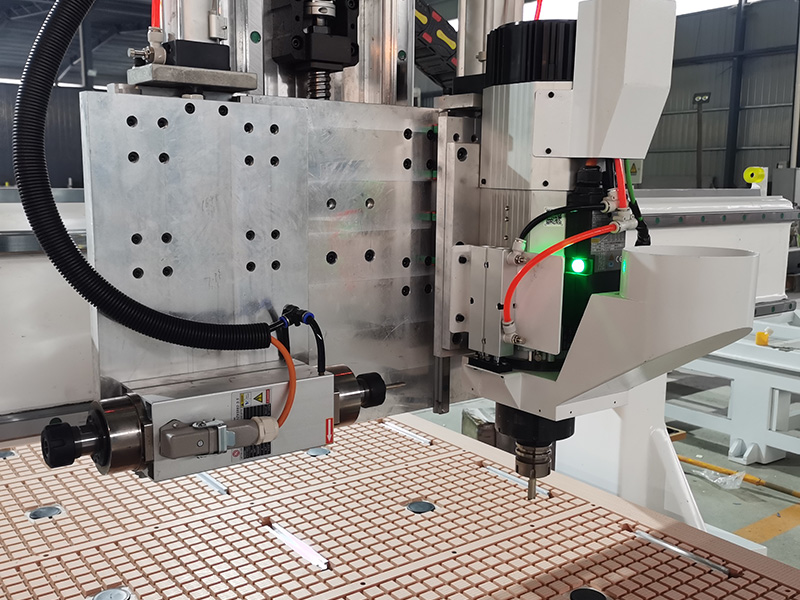 4x8直排式自動換刀數(shù)控木工雕刻機(jī)特價(jià)出售