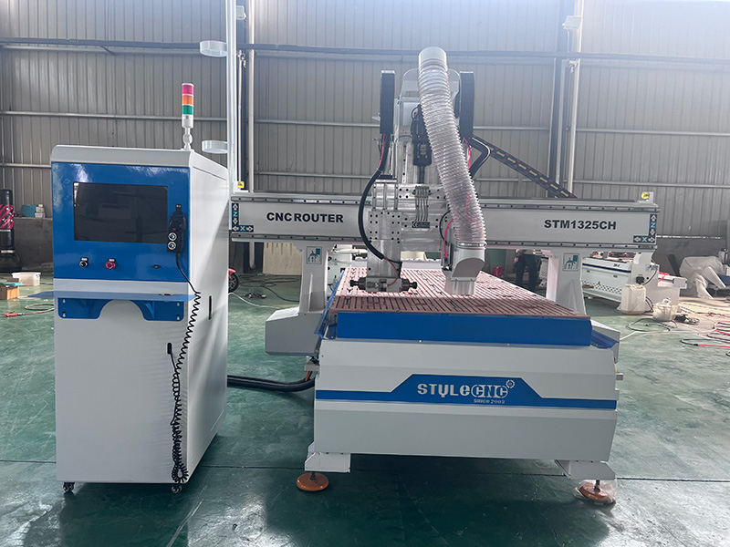 4x8 木工數(shù)控雕刻機(jī)工作臺 1325 帶線性自動換刀裝置