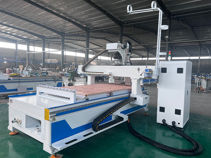 4x8直排式自動換刀數(shù)控木工雕刻機(jī)特價(jià)出售