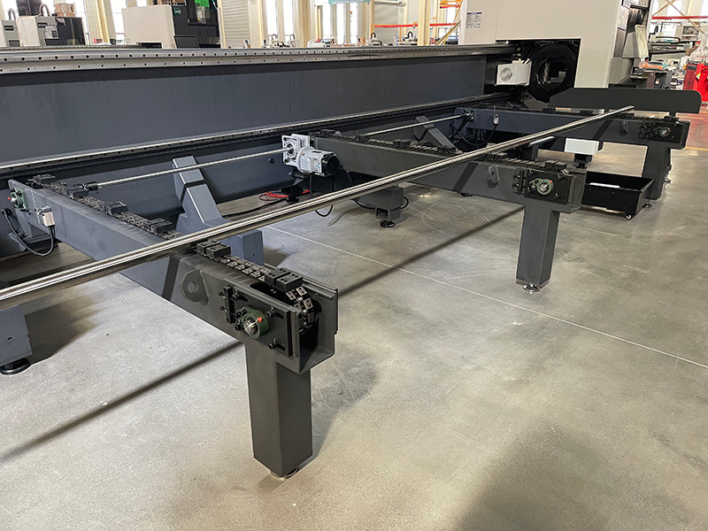 配備半自動送料裝置