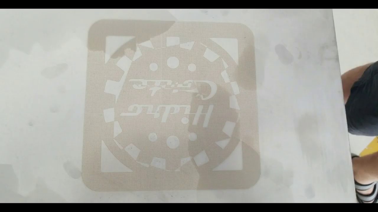 2025年最佳預(yù)算光纖激光雕刻機(jī)，帶 XY 移動(dòng)工作臺