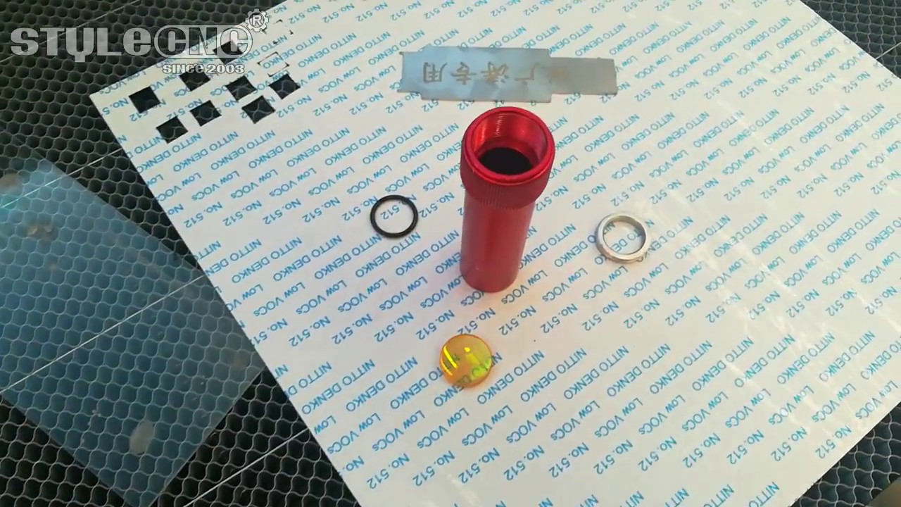 如何清潔鏡子和鏡頭 CO2 激光切割機(jī)？