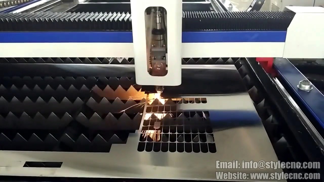 1mm 帶光纖激光器的不銹鋼激光切割機 1mm 帶光纖激光器的不銹鋼激光切割機